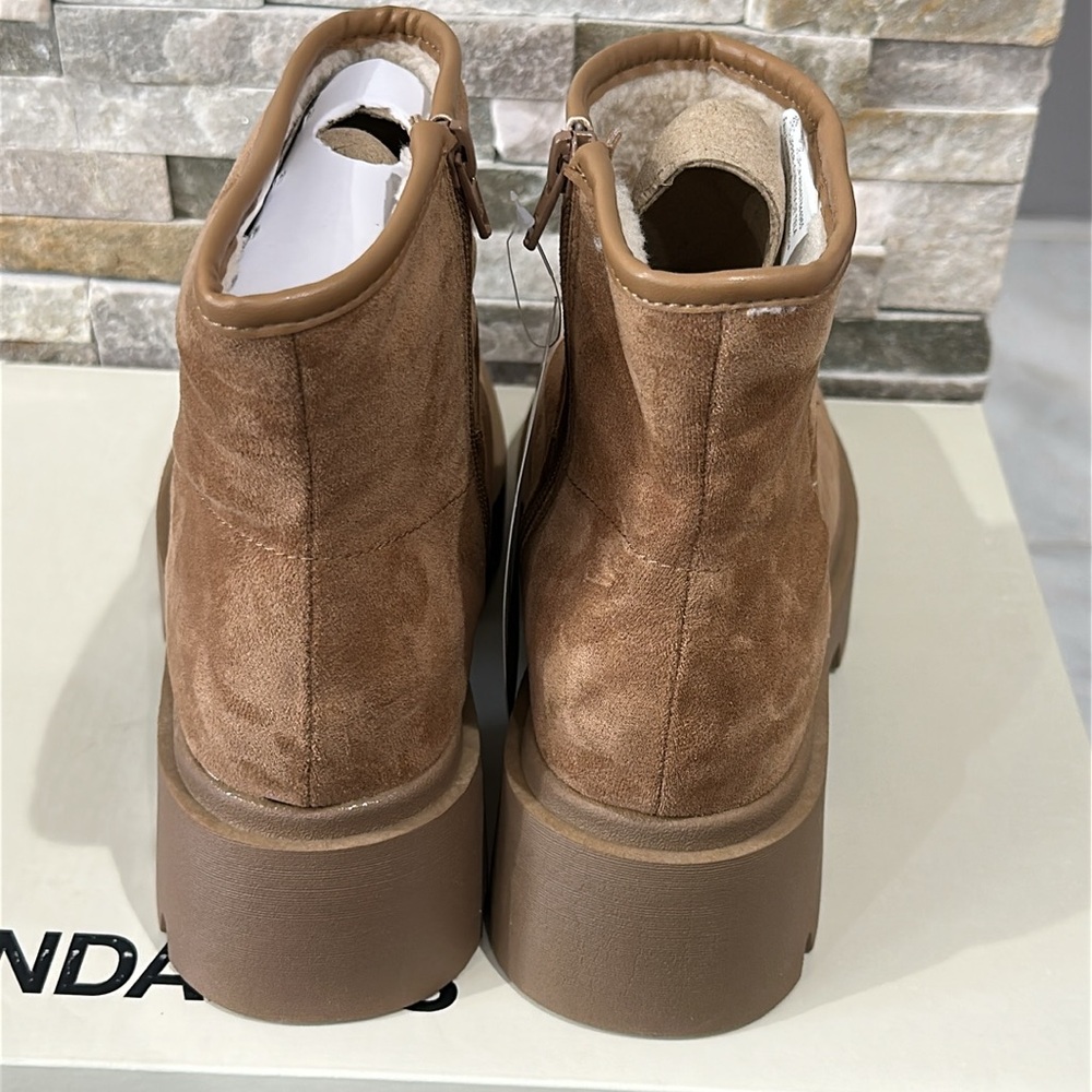 No Boundaries Women's Cozy Lug Sole Ankle Boots Size 9 - Picture 5 of 11